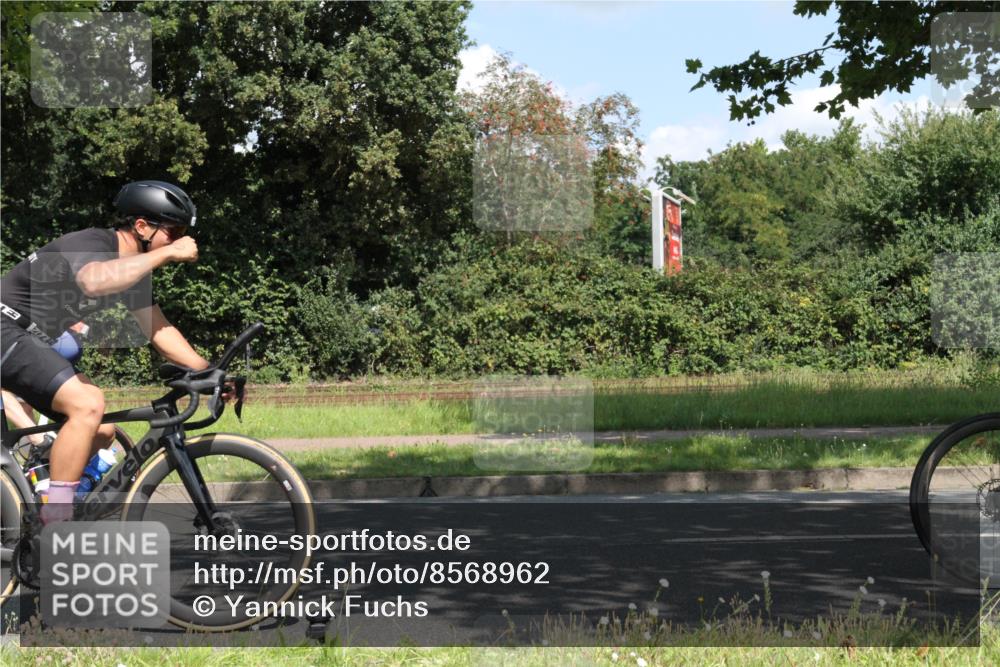10.08.2025 - GEWOBA Citytriathlon Bremen Yannick Fuchs http://msf.ph/oto/8568962 10.08.2025 13:05:38 Radfahren 615, 616, 627, 659, 746, 809, 876, 897, 943 meine-sportfotos.de