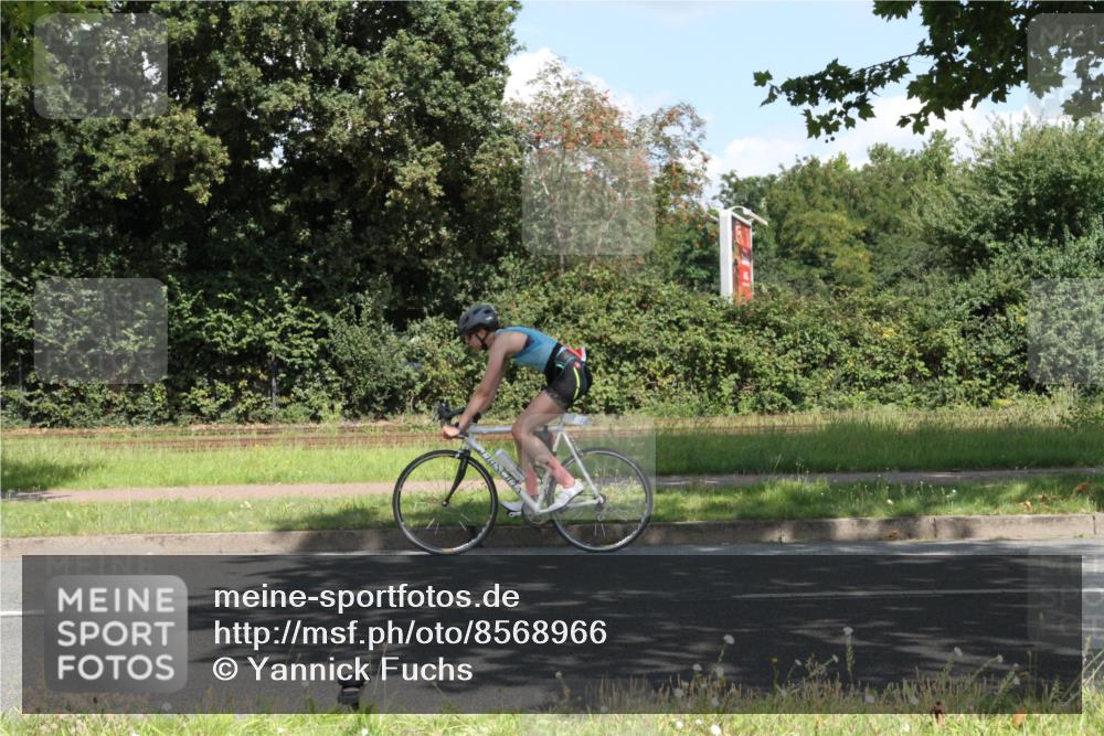 10.08.2025 - GEWOBA Citytriathlon Bremen Yannick Fuchs http://msf.ph/oto/8568966 10.08.2025 13:05:42 Radfahren 615, 616, 627, 746, 793, 809, 857, 876, 897, 981 meine-sportfotos.de