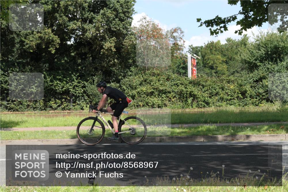 10.08.2025 - GEWOBA Citytriathlon Bremen Yannick Fuchs http://msf.ph/oto/8568967 10.08.2025 13:05:45 Radfahren 573, 615, 616, 627, 630, 746, 793, 809, 857, 876, 897, 981 meine-sportfotos.de