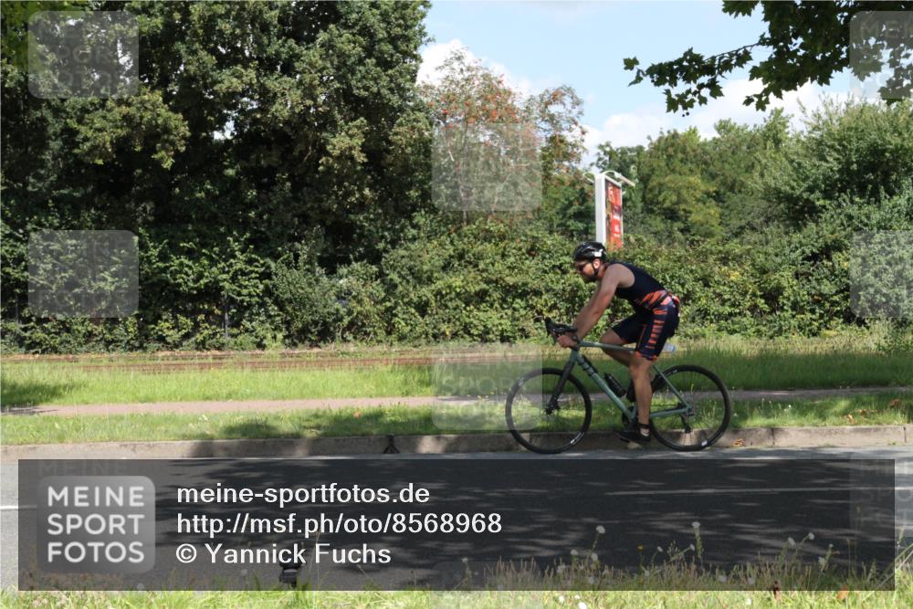 10.08.2025 - GEWOBA Citytriathlon Bremen Yannick Fuchs http://msf.ph/oto/8568968 10.08.2025 13:05:46 Radfahren 573, 615, 616, 627, 630, 746, 767, 793, 809, 857, 876, 897, 981 meine-sportfotos.de