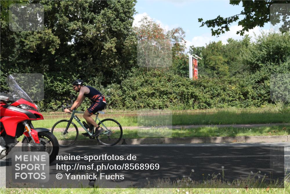 10.08.2025 - GEWOBA Citytriathlon Bremen Yannick Fuchs http://msf.ph/oto/8568969 10.08.2025 13:05:46 Radfahren 573, 615, 616, 627, 630, 746, 767, 793, 809, 857, 876, 897, 981 meine-sportfotos.de