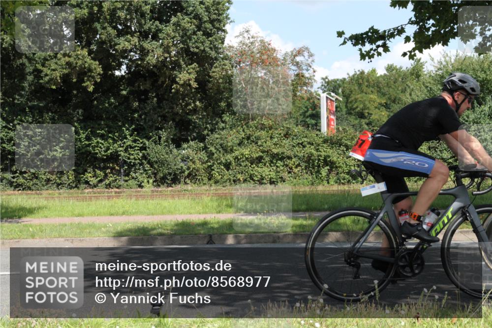 10.08.2025 - GEWOBA Citytriathlon Bremen Yannick Fuchs http://msf.ph/oto/8568977 10.08.2025 13:05:53 Radfahren 573, 616, 630, 746, 767, 793, 857, 948, 981 meine-sportfotos.de