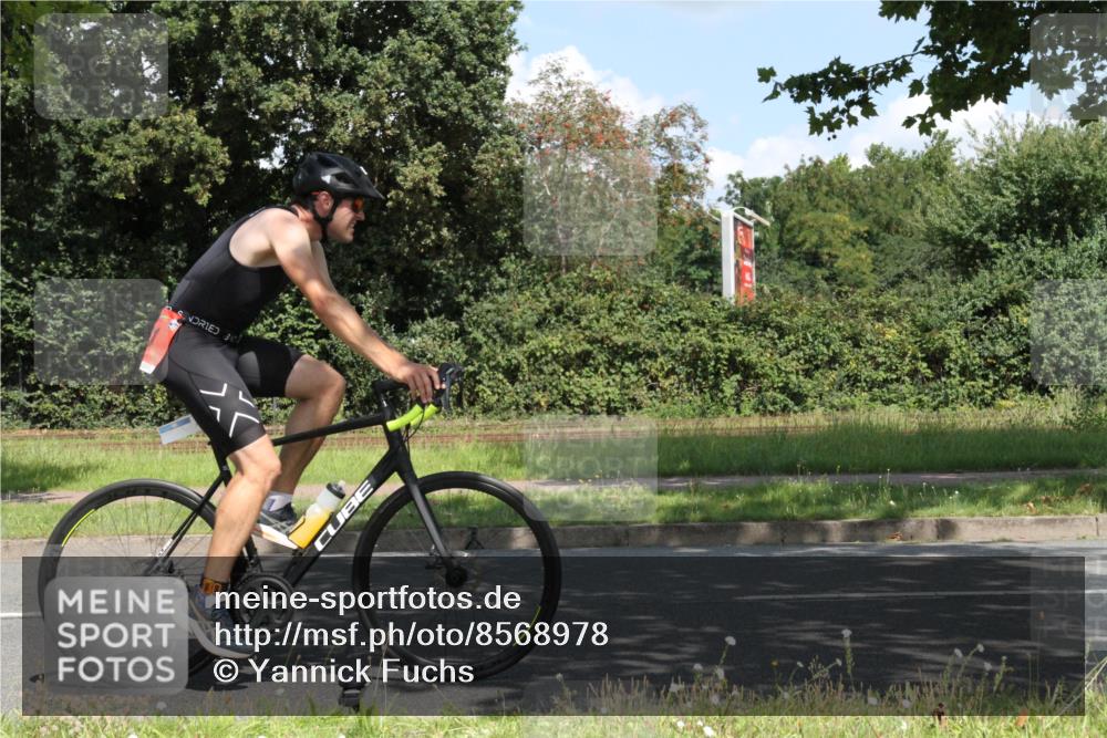 10.08.2025 - GEWOBA Citytriathlon Bremen Yannick Fuchs http://msf.ph/oto/8568978 10.08.2025 13:05:55 Radfahren 573, 616, 630, 767, 793, 857, 948, 981 meine-sportfotos.de