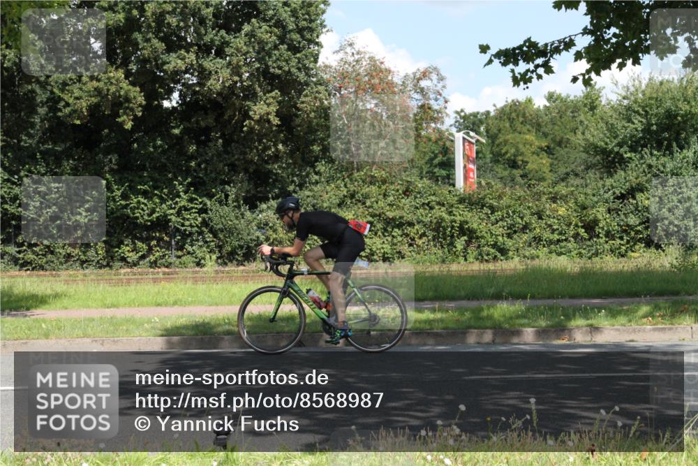 10.08.2025 - GEWOBA Citytriathlon Bremen Yannick Fuchs http://msf.ph/oto/8568987 10.08.2025 13:06:02 Radfahren 573, 616, 630, 682, 741, 767, 793, 857, 918, 948, 962, 981 meine-sportfotos.de