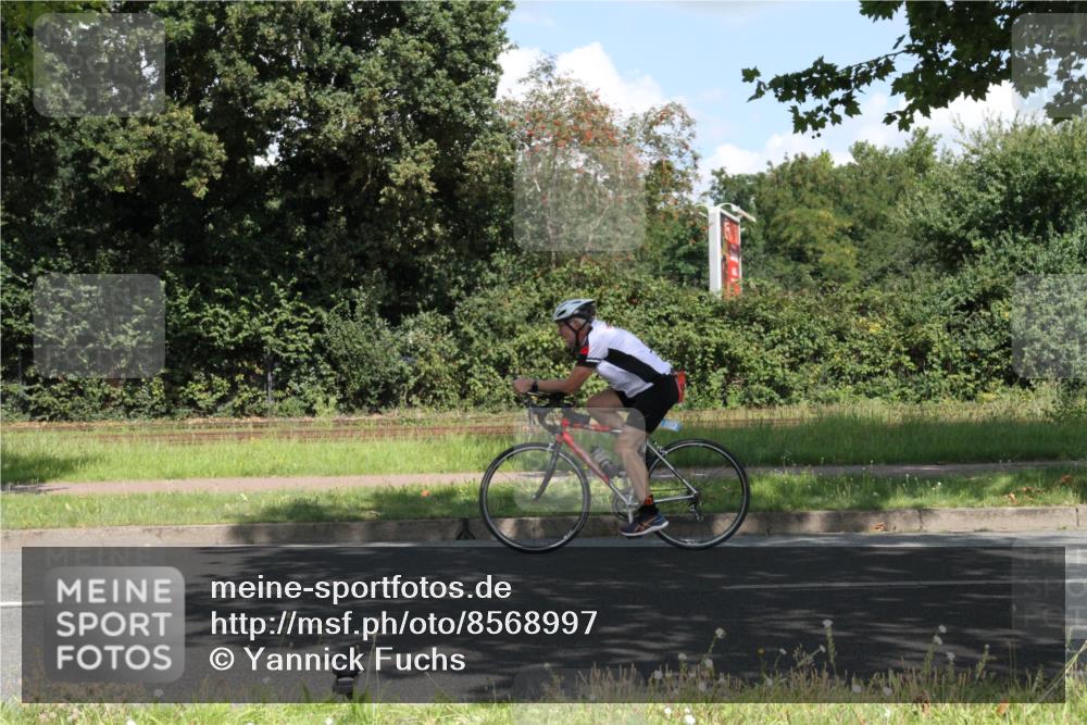 10.08.2025 - GEWOBA Citytriathlon Bremen Yannick Fuchs http://msf.ph/oto/8568997 10.08.2025 13:06:13 Radfahren 682, 741, 918, 948, 962, 1026 meine-sportfotos.de
