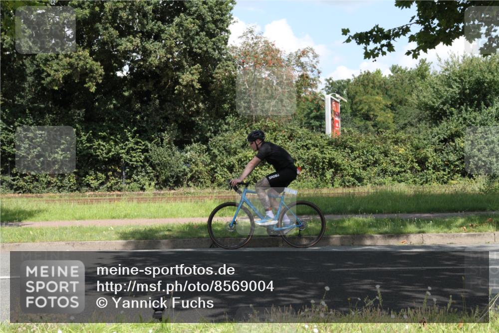 10.08.2025 - GEWOBA Citytriathlon Bremen Yannick Fuchs http://msf.ph/oto/8569004 10.08.2025 13:06:25 Radfahren 621, 655, 682, 788, 840, 856, 927, 1026 meine-sportfotos.de
