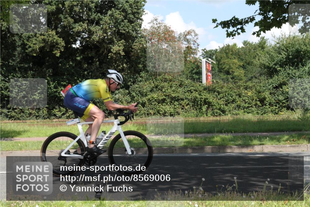 10.08.2025 - GEWOBA Citytriathlon Bremen Yannick Fuchs http://msf.ph/oto/8569006 10.08.2025 13:06:27 Radfahren 621, 655, 788, 840, 856, 927, 1026 meine-sportfotos.de