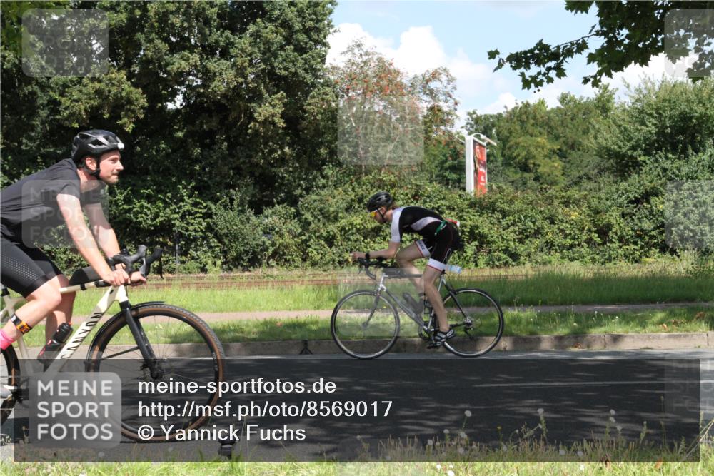10.08.2025 - GEWOBA Citytriathlon Bremen Yannick Fuchs http://msf.ph/oto/8569017 10.08.2025 13:06:42 Radfahren 621, 638, 655, 679, 699, 732, 788, 867, 914, 927 meine-sportfotos.de