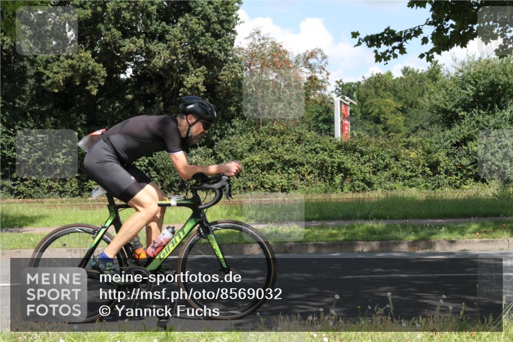 10.08.2025 - GEWOBA Citytriathlon Bremen Yannick Fuchs http://msf.ph/oto/8569032 10.08.2025 13:06:57 Radfahren 638, 649, 679, 724, 867, 914 meine-sportfotos.de