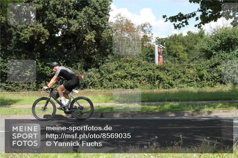 10.08.2025 - GEWOBA Citytriathlon Bremen Yannick Fuchs http://msf.ph/oto/8569035 10.08.2025 13:07:00 Radfahren 638, 649, 679, 724, 806, 820, 867, 903, 914 meine-sportfotos.de