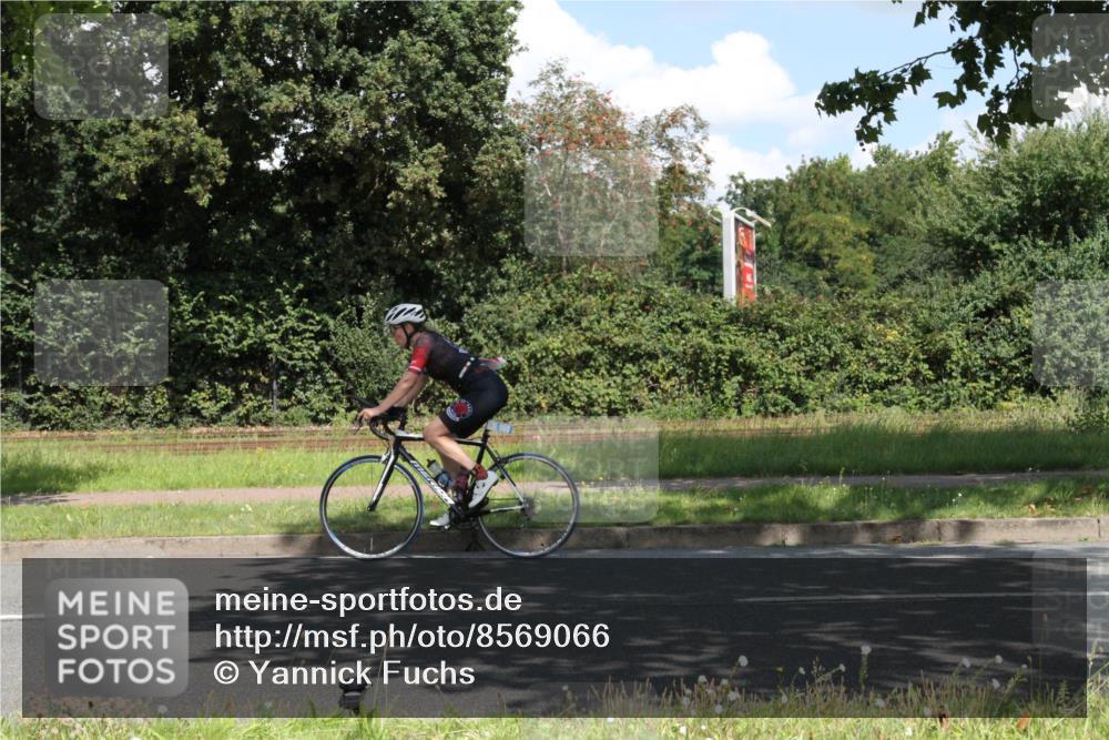 10.08.2025 - GEWOBA Citytriathlon Bremen Yannick Fuchs http://msf.ph/oto/8569066 10.08.2025 13:07:34 Radfahren 648, 656, 873, 950, 959 meine-sportfotos.de