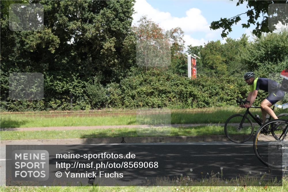 10.08.2025 - GEWOBA Citytriathlon Bremen Yannick Fuchs http://msf.ph/oto/8569068 10.08.2025 13:07:37 Radfahren 648, 873, 950, 959 meine-sportfotos.de