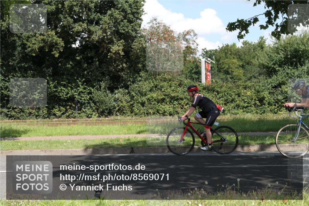 10.08.2025 - GEWOBA Citytriathlon Bremen Yannick Fuchs http://msf.ph/oto/8569071 10.08.2025 13:07:38 Radfahren 648, 873, 941, 950, 959 meine-sportfotos.de