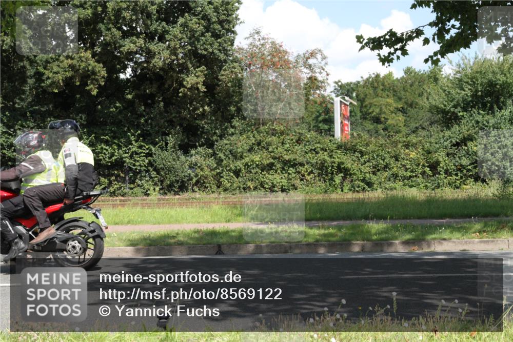 10.08.2025 - GEWOBA Citytriathlon Bremen Yannick Fuchs http://msf.ph/oto/8569122 10.08.2025 13:08:38 Radfahren 551, 552, 692, 702, 768, 824, 836, 855, 859, 912, 968, 980, 1016 meine-sportfotos.de