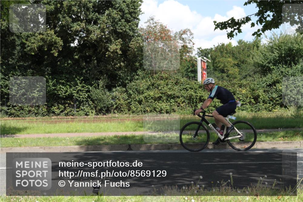 10.08.2025 - GEWOBA Citytriathlon Bremen Yannick Fuchs http://msf.ph/oto/8569129 10.08.2025 13:08:41 Radfahren 551, 552, 692, 702, 768, 824, 855, 859, 912, 968, 1016 meine-sportfotos.de