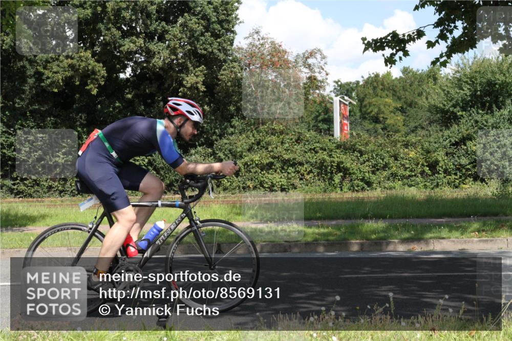 10.08.2025 - GEWOBA Citytriathlon Bremen Yannick Fuchs http://msf.ph/oto/8569131 10.08.2025 13:08:42 Radfahren 551, 552, 692, 702, 768, 824, 855, 859, 912, 968, 1016 meine-sportfotos.de