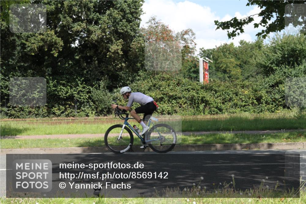 10.08.2025 - GEWOBA Citytriathlon Bremen Yannick Fuchs http://msf.ph/oto/8569142 10.08.2025 13:09:18 Radfahren 735, 973, 977, 1006 meine-sportfotos.de