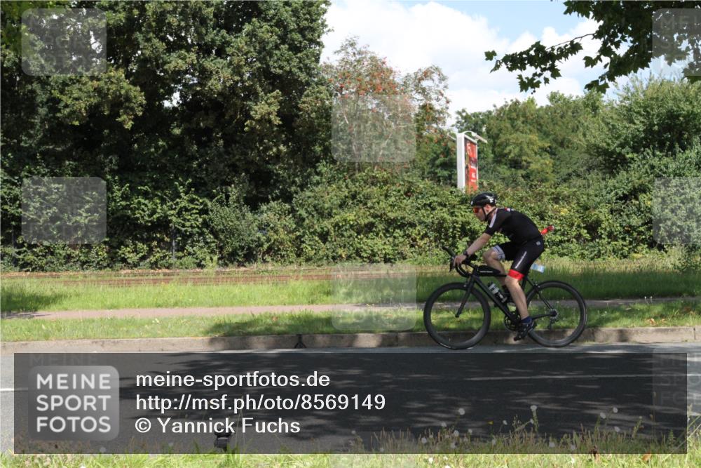 10.08.2025 - GEWOBA Citytriathlon Bremen Yannick Fuchs http://msf.ph/oto/8569149 10.08.2025 13:09:22 Radfahren 735, 973, 977, 1006 meine-sportfotos.de