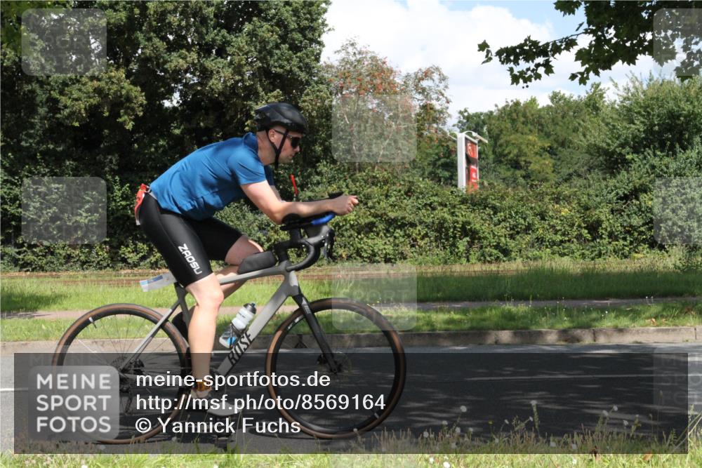 10.08.2025 - GEWOBA Citytriathlon Bremen Yannick Fuchs http://msf.ph/oto/8569164 10.08.2025 13:10:18 Radfahren 642, 752, 763, 776, 919, 922, 947, 956, 1037 meine-sportfotos.de