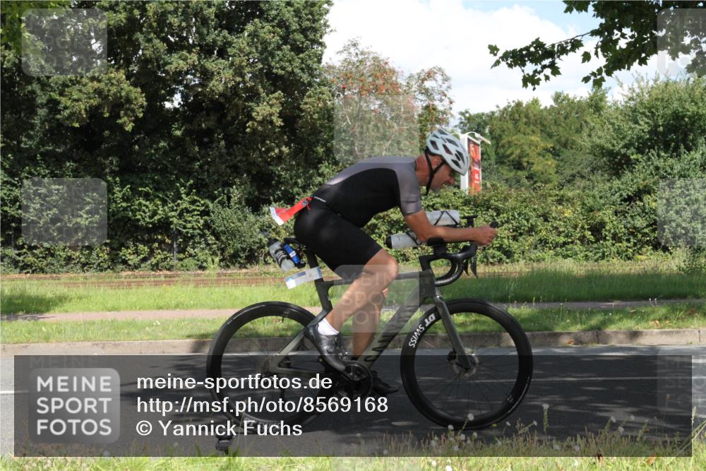 10.08.2025 - GEWOBA Citytriathlon Bremen Yannick Fuchs http://msf.ph/oto/8569168 10.08.2025 13:10:37 Radfahren 722, 752, 833, 834, 872, 891, 935, 956, 1031 meine-sportfotos.de