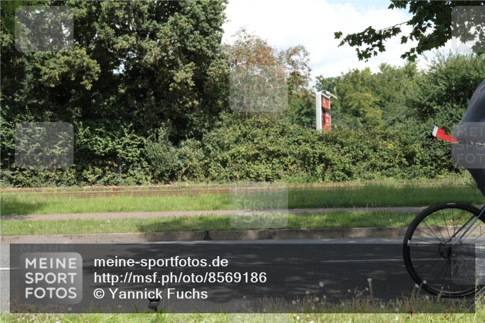 10.08.2025 - GEWOBA Citytriathlon Bremen Yannick Fuchs http://msf.ph/oto/8569186 10.08.2025 13:11:25 Radfahren 593, 604, 664, 686, 688, 708, 759, 915 meine-sportfotos.de