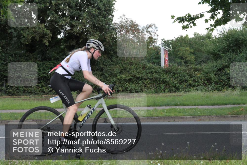 10.08.2025 - GEWOBA Citytriathlon Bremen Yannick Fuchs http://msf.ph/oto/8569227 10.08.2025 13:12:36 Radfahren 575, 789, 895, 902, 924, 1028, 1035 meine-sportfotos.de