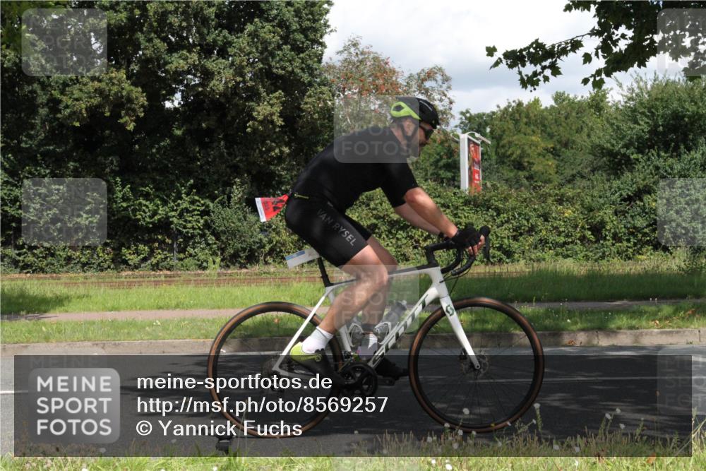 10.08.2025 - GEWOBA Citytriathlon Bremen Yannick Fuchs http://msf.ph/oto/8569257 10.08.2025 13:13:42 Radfahren 742, 781, 784, 790, 905, 982, 1015, 1033 meine-sportfotos.de