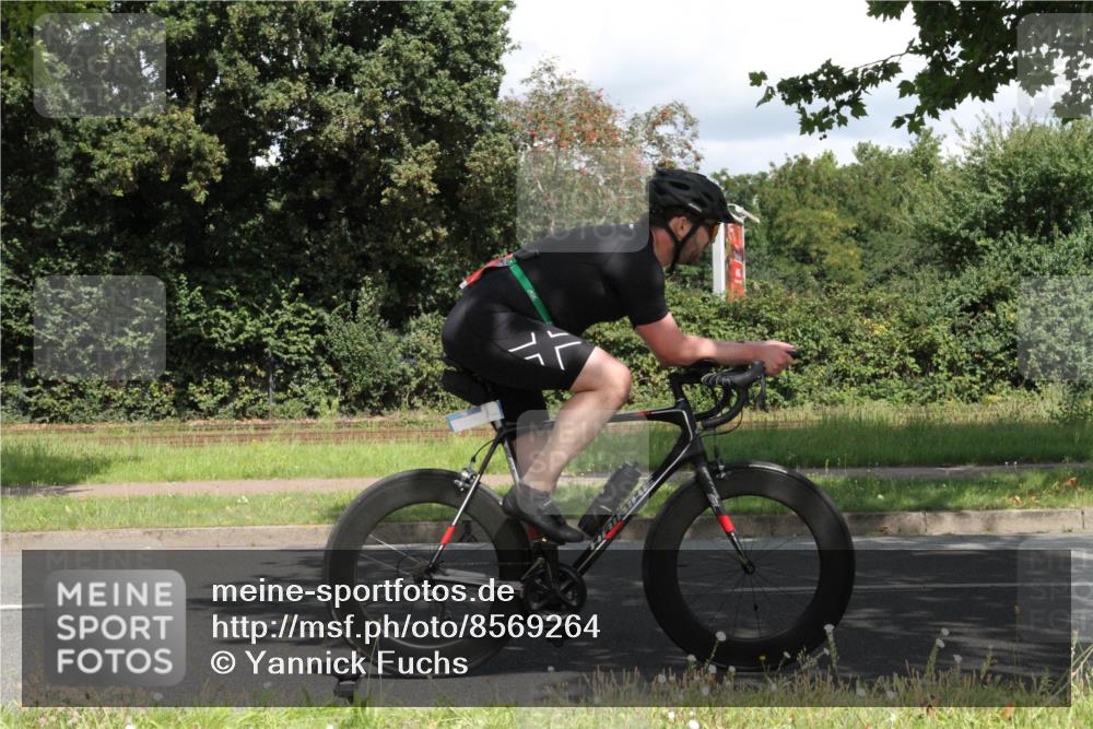 10.08.2025 - GEWOBA Citytriathlon Bremen Yannick Fuchs http://msf.ph/oto/8569264 10.08.2025 13:14:16 Radfahren 555, 707, 764, 766, 783, 1019 meine-sportfotos.de