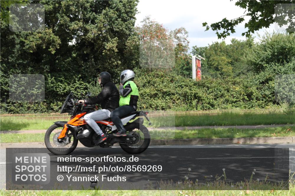 10.08.2025 - GEWOBA Citytriathlon Bremen Yannick Fuchs http://msf.ph/oto/8569269 10.08.2025 13:14:38 Radfahren 772, 877 meine-sportfotos.de