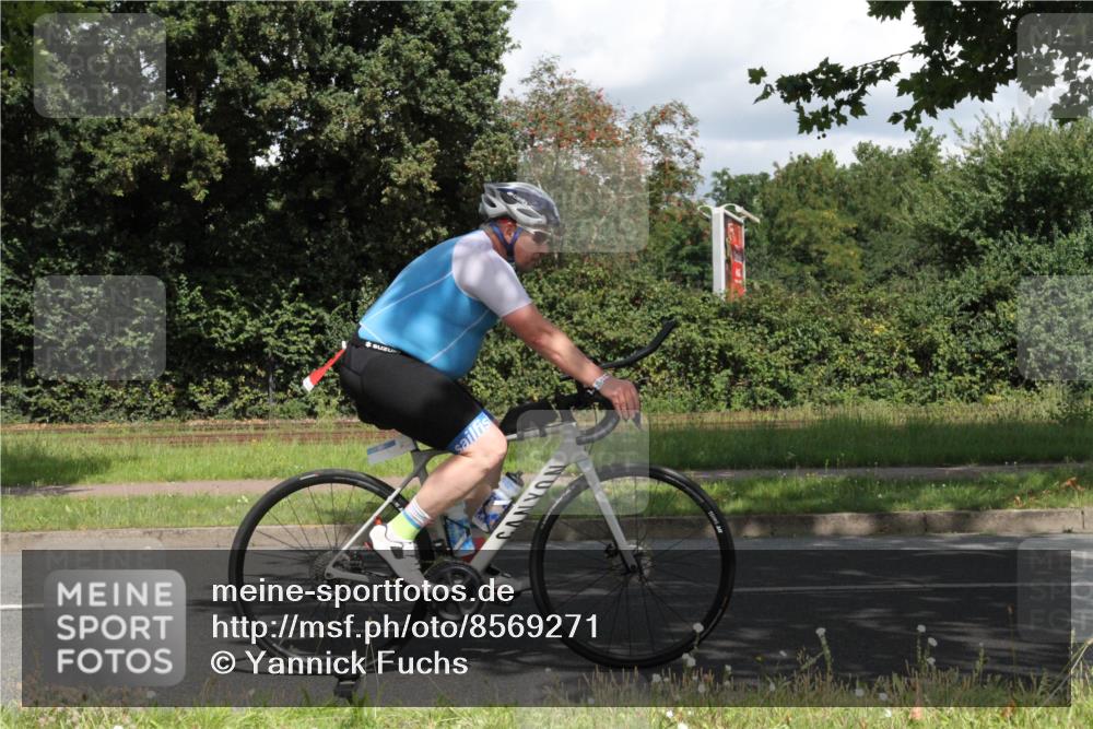 10.08.2025 - GEWOBA Citytriathlon Bremen Yannick Fuchs http://msf.ph/oto/8569271 10.08.2025 13:14:45 Radfahren 772, 877 meine-sportfotos.de