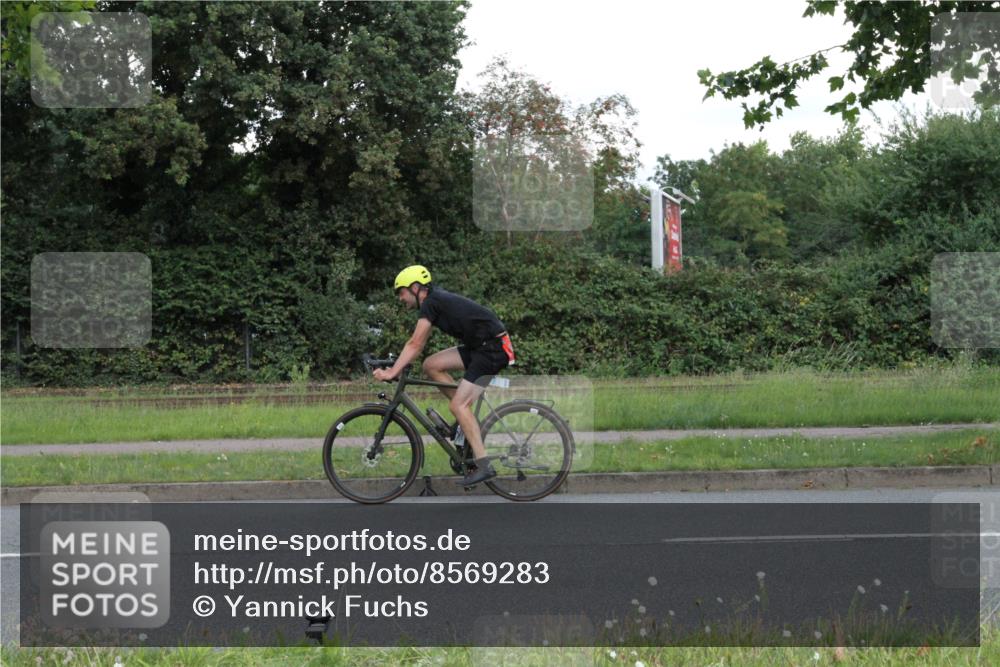10.08.2025 - GEWOBA Citytriathlon Bremen Yannick Fuchs http://msf.ph/oto/8569283 10.08.2025 13:15:19 Radfahren 736, 749, 758, 765, 826, 940, 969 meine-sportfotos.de