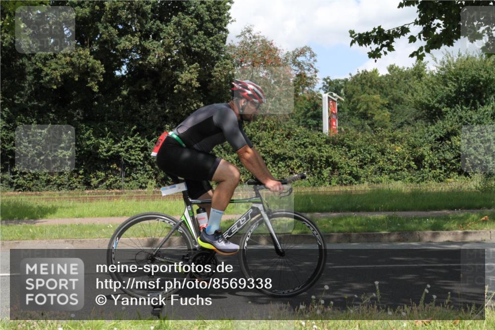 10.08.2025 - GEWOBA Citytriathlon Bremen Yannick Fuchs http://msf.ph/oto/8569338 10.08.2025 13:19:03 Radfahren 671, 709, 726, 899, 975, 1002 meine-sportfotos.de