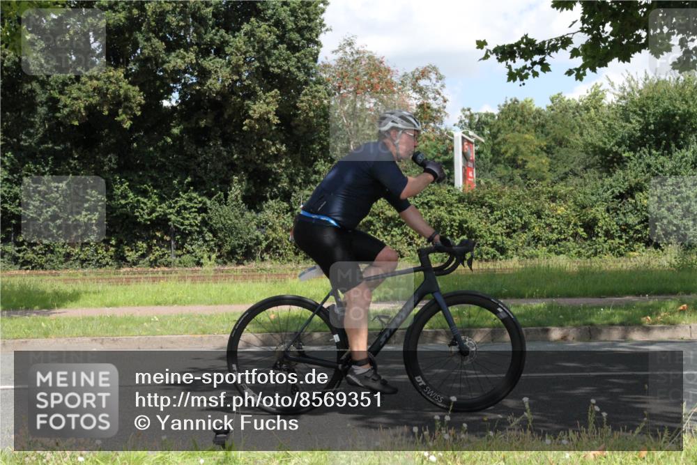 10.08.2025 - GEWOBA Citytriathlon Bremen Yannick Fuchs http://msf.ph/oto/8569351 10.08.2025 13:20:51 Radfahren 581, 785, 862, 953 meine-sportfotos.de