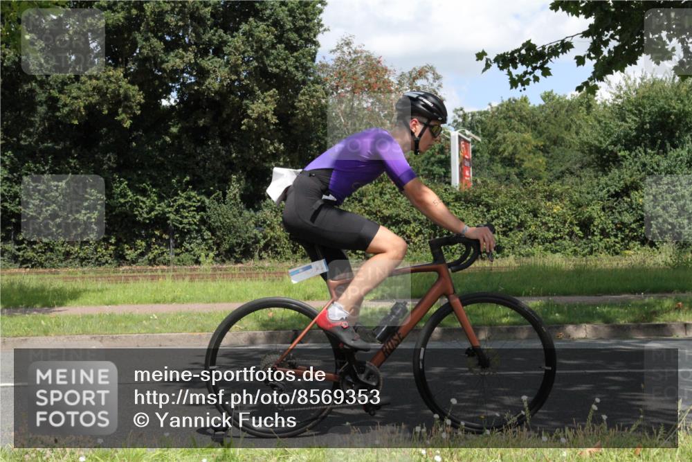 10.08.2025 - GEWOBA Citytriathlon Bremen Yannick Fuchs http://msf.ph/oto/8569353 10.08.2025 13:21:06 Radfahren 581, 785, 953, 1023 meine-sportfotos.de
