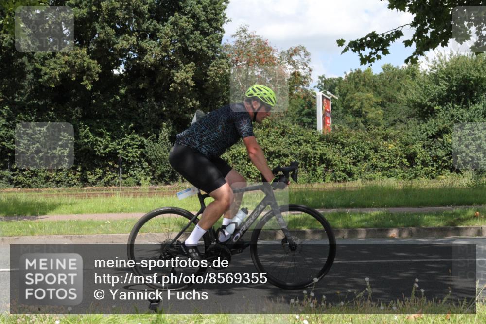 10.08.2025 - GEWOBA Citytriathlon Bremen Yannick Fuchs http://msf.ph/oto/8569355 10.08.2025 13:21:11 Radfahren 581, 953, 1023 meine-sportfotos.de