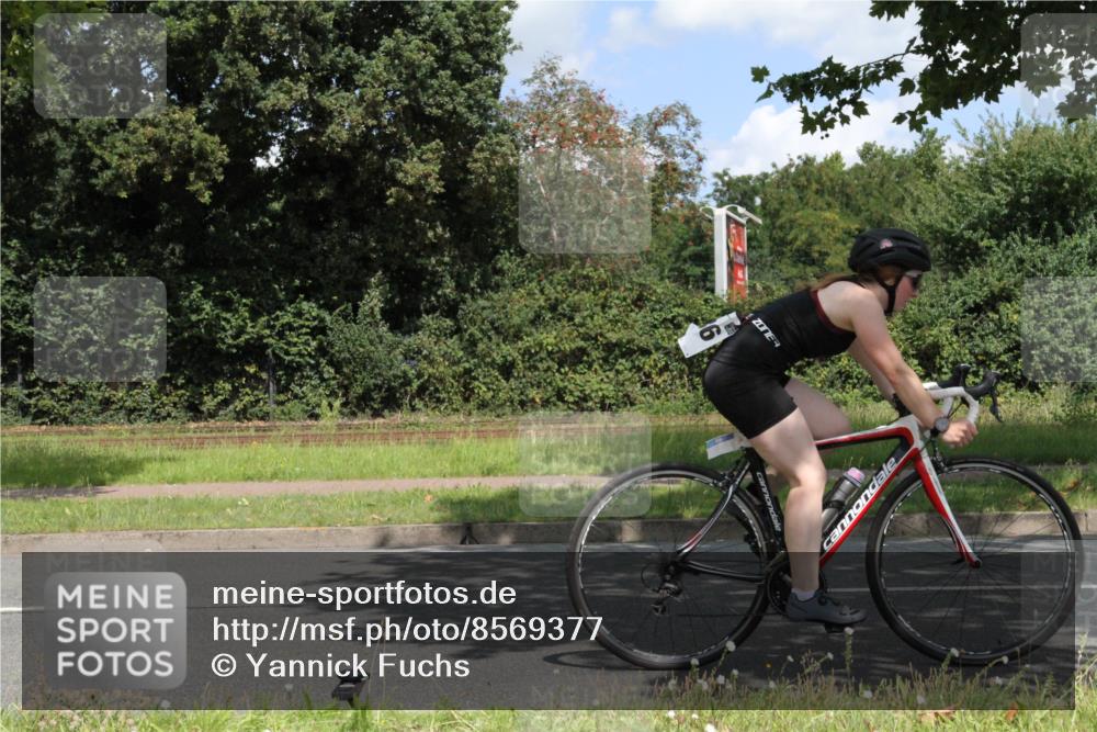 10.08.2025 - GEWOBA Citytriathlon Bremen Yannick Fuchs http://msf.ph/oto/8569377 10.08.2025 13:25:02 Radfahren 981, 1036 meine-sportfotos.de