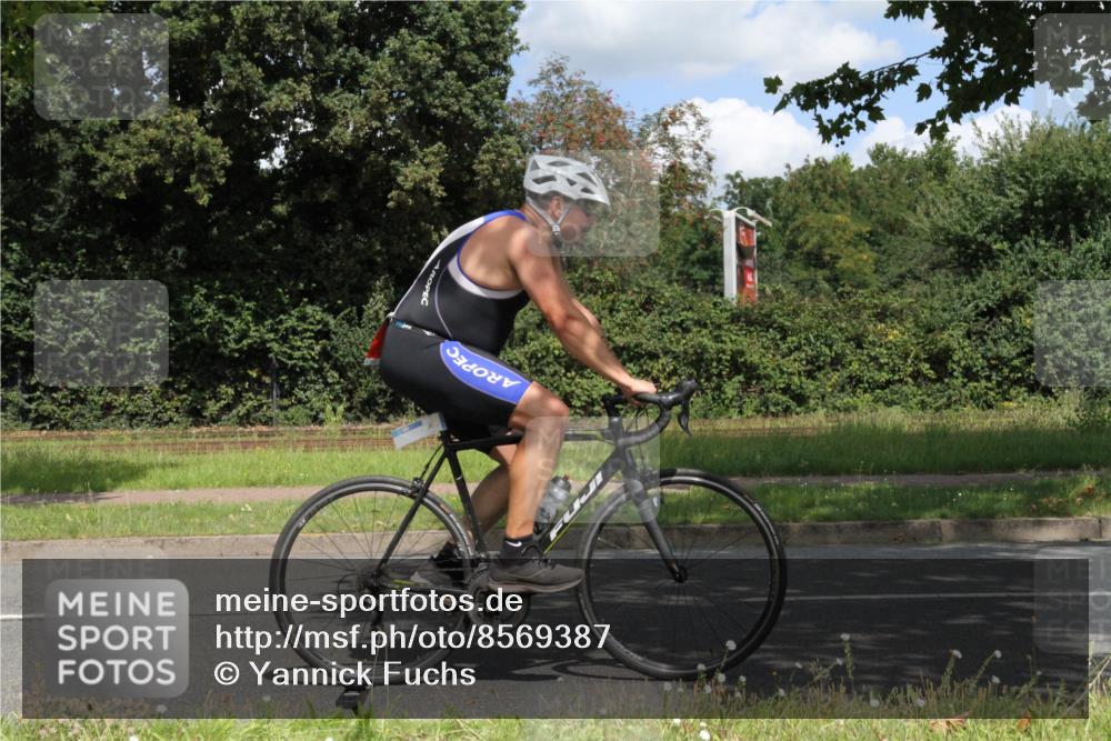 10.08.2025 - GEWOBA Citytriathlon Bremen Yannick Fuchs http://msf.ph/oto/8569387 10.08.2025 13:26:50 Radfahren 809, 962 meine-sportfotos.de