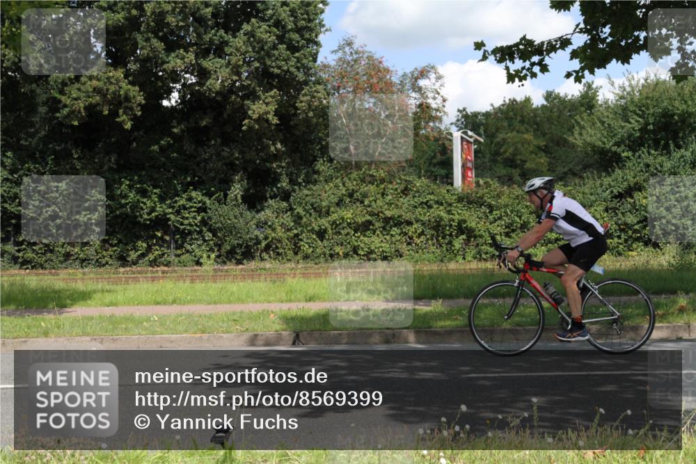 10.08.2025 - GEWOBA Citytriathlon Bremen Yannick Fuchs http://msf.ph/oto/8569399 10.08.2025 13:27:13 Radfahren 909 meine-sportfotos.de