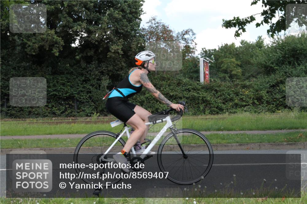 10.08.2025 - GEWOBA Citytriathlon Bremen Yannick Fuchs http://msf.ph/oto/8569407 10.08.2025 13:27:49 Radfahren 941, 958 meine-sportfotos.de
