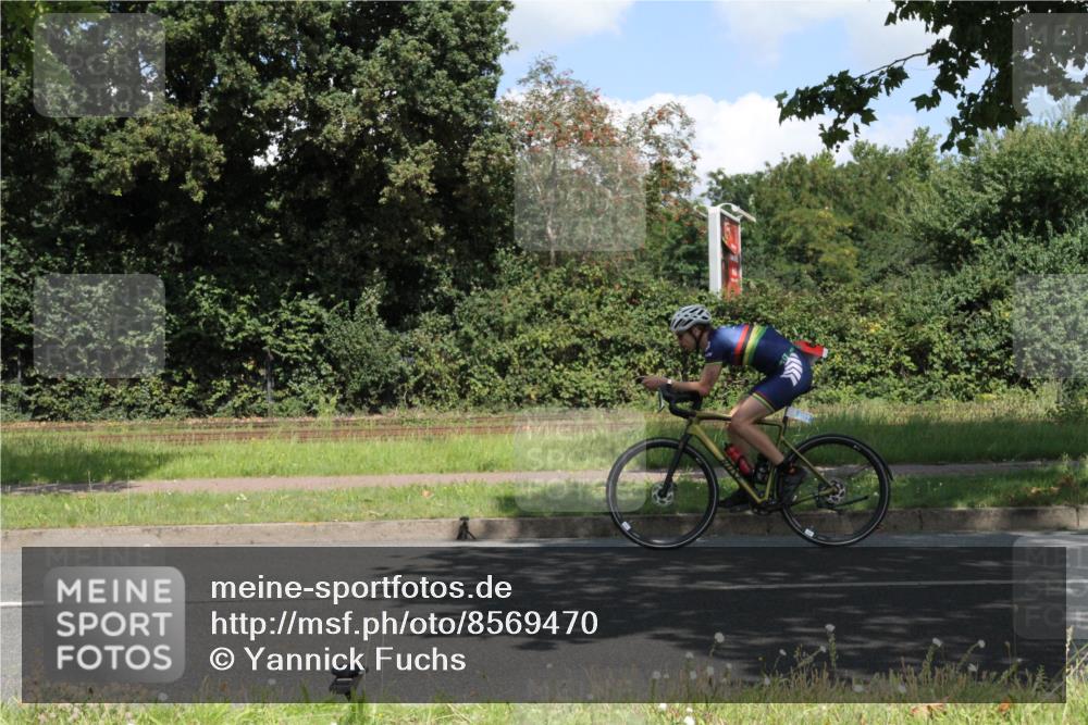10.08.2025 - GEWOBA Citytriathlon Bremen Yannick Fuchs http://msf.ph/oto/8569470 10.08.2025 13:34:22 Radfahren 593, 865, 905, 924 meine-sportfotos.de