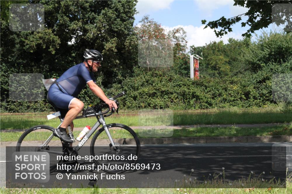 10.08.2025 - GEWOBA Citytriathlon Bremen Yannick Fuchs http://msf.ph/oto/8569473 10.08.2025 13:34:29 Radfahren 593, 865, 905, 924 meine-sportfotos.de