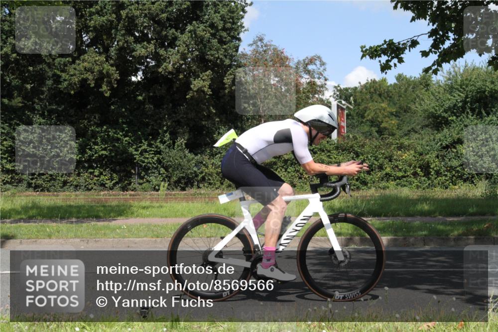 10.08.2025 - GEWOBA Citytriathlon Bremen Yannick Fuchs http://msf.ph/oto/8569566 10.08.2025 14:09:37 Radfahren 49 meine-sportfotos.de