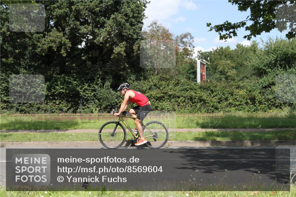 10.08.2025 - GEWOBA Citytriathlon Bremen Yannick Fuchs http://msf.ph/oto/8569604 10.08.2025 14:11:31 Radfahren 70, 161 meine-sportfotos.de