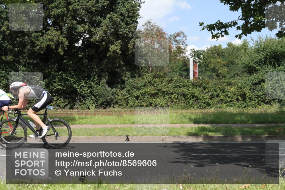 10.08.2025 - GEWOBA Citytriathlon Bremen Yannick Fuchs http://msf.ph/oto/8569606 10.08.2025 14:11:35 Radfahren 70, 161 meine-sportfotos.de