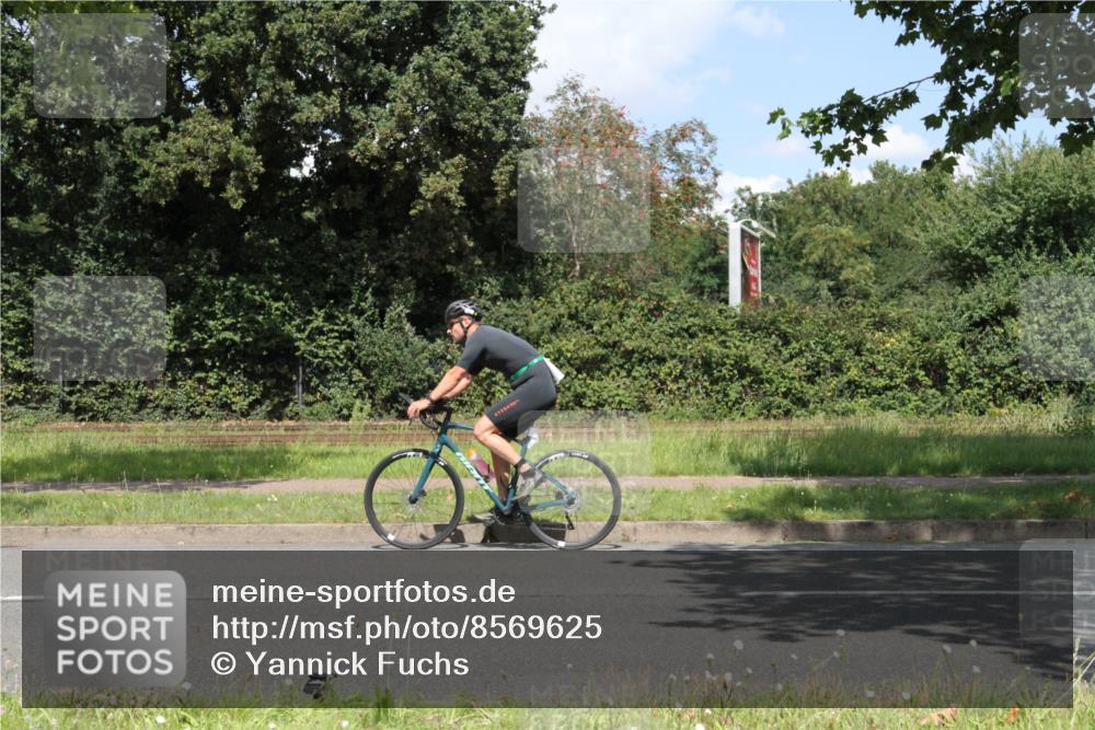 10.08.2025 - GEWOBA Citytriathlon Bremen Yannick Fuchs http://msf.ph/oto/8569625 10.08.2025 14:12:15 Radfahren 10, 27, 33, 42, 171, 172 meine-sportfotos.de