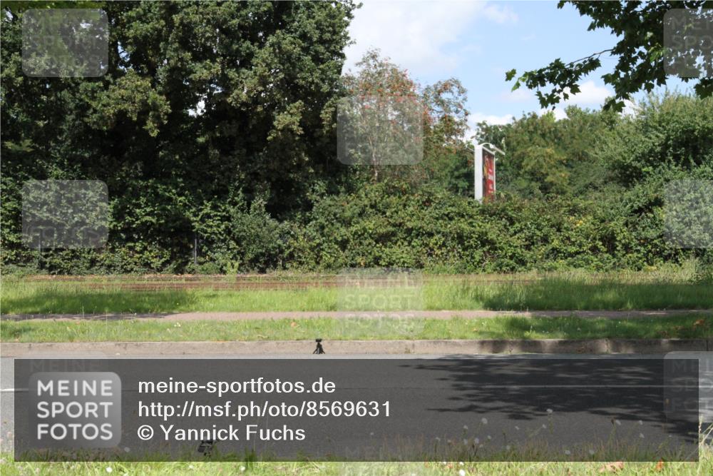 10.08.2025 - GEWOBA Citytriathlon Bremen Yannick Fuchs http://msf.ph/oto/8569631 10.08.2025 14:12:23 Radfahren 10, 27, 33, 42, 66, 171, 172, 178 meine-sportfotos.de