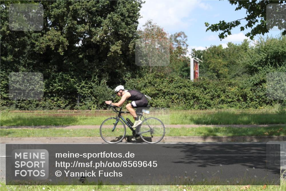 10.08.2025 - GEWOBA Citytriathlon Bremen Yannick Fuchs http://msf.ph/oto/8569645 10.08.2025 14:12:37 Radfahren 33, 66, 117, 155, 171, 178 meine-sportfotos.de