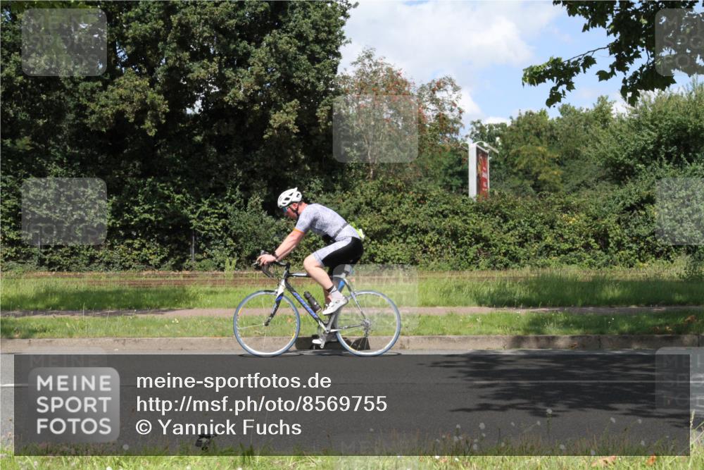10.08.2025 - GEWOBA Citytriathlon Bremen Yannick Fuchs http://msf.ph/oto/8569755 10.08.2025 14:14:20 Radfahren 122 meine-sportfotos.de