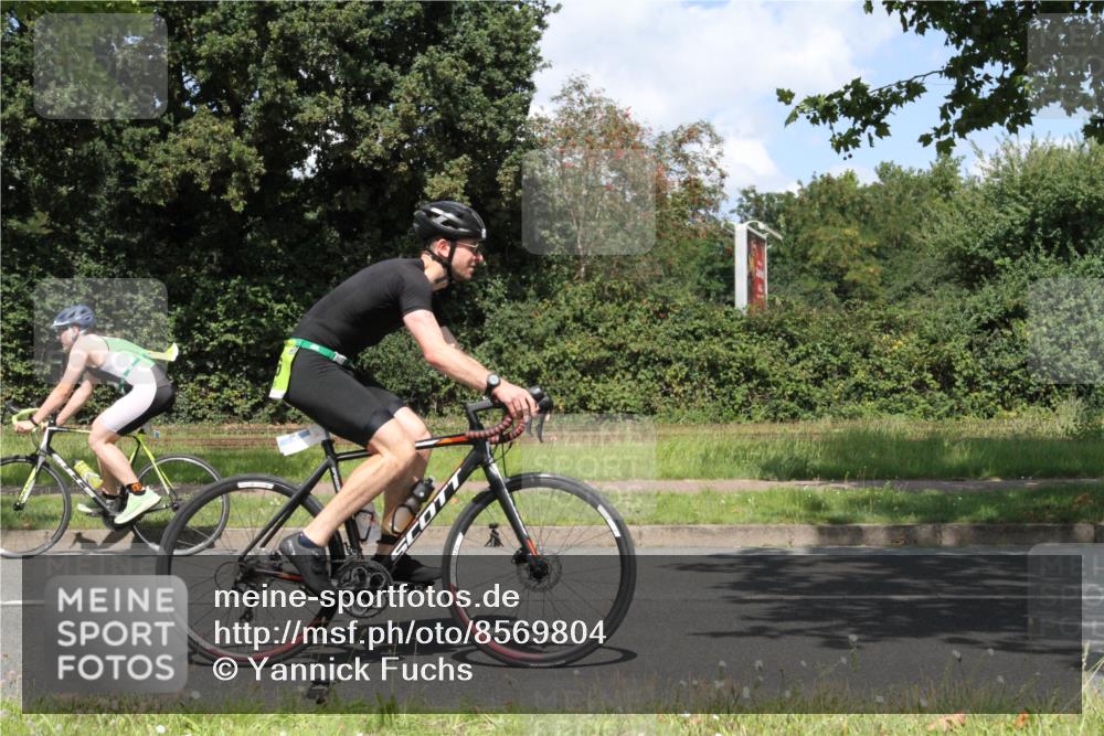 10.08.2025 - GEWOBA Citytriathlon Bremen Yannick Fuchs http://msf.ph/oto/8569804 10.08.2025 14:14:48 Radfahren 37, 68, 77, 82, 93, 96, 105, 113, 143 meine-sportfotos.de