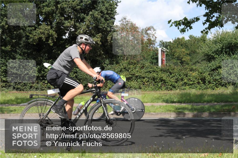 10.08.2025 - GEWOBA Citytriathlon Bremen Yannick Fuchs http://msf.ph/oto/8569805 10.08.2025 14:14:49 Radfahren 37, 68, 82, 93, 96, 105, 113, 143, 226 meine-sportfotos.de